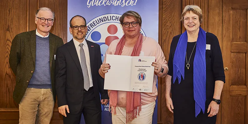 Grit-Lambeck-erhaelt-Siegel