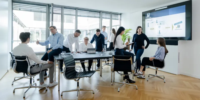 Symbolbild Workshop Thomas Breit mit Team zum Thema Wachstum