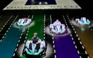Thomas Breit und Team beim battle kart fahren